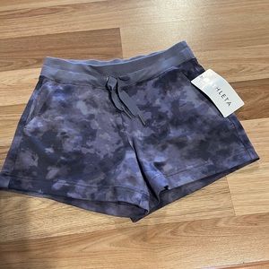 Athleta XS Balanced Printed 4” Shortie